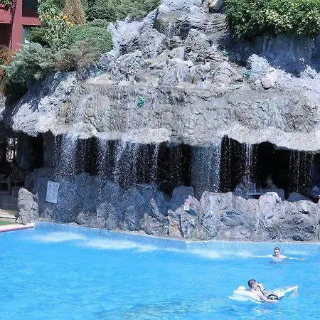 Grand Aquarium فندق إتْشميلير