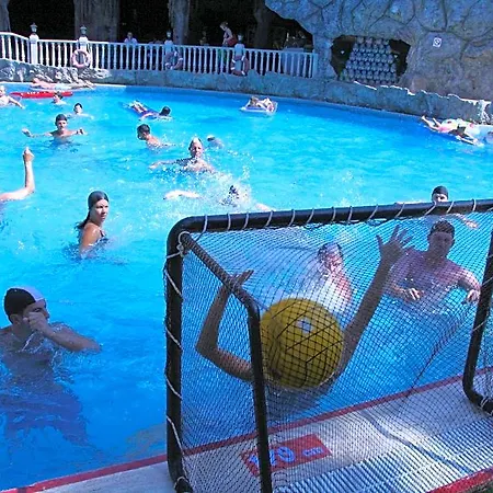 Grand Aquarium Hotel