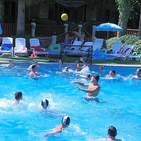 Grand Aquarium Hotel 4*