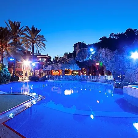 Grand Aquarium Hotel