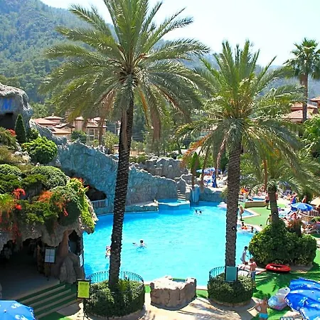 Grand Aquarium Hotel 4*