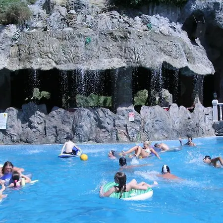 Hotel Grand Aquarium İçmeler