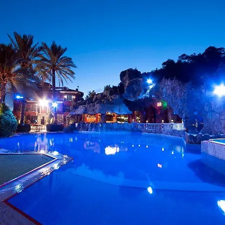 Grand Aquarium Hotel 4*