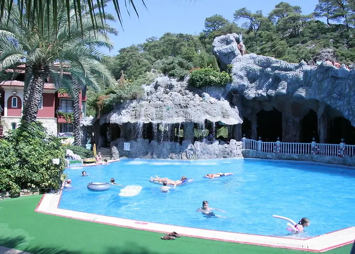 Hotel Grand Aquarium İçmeler